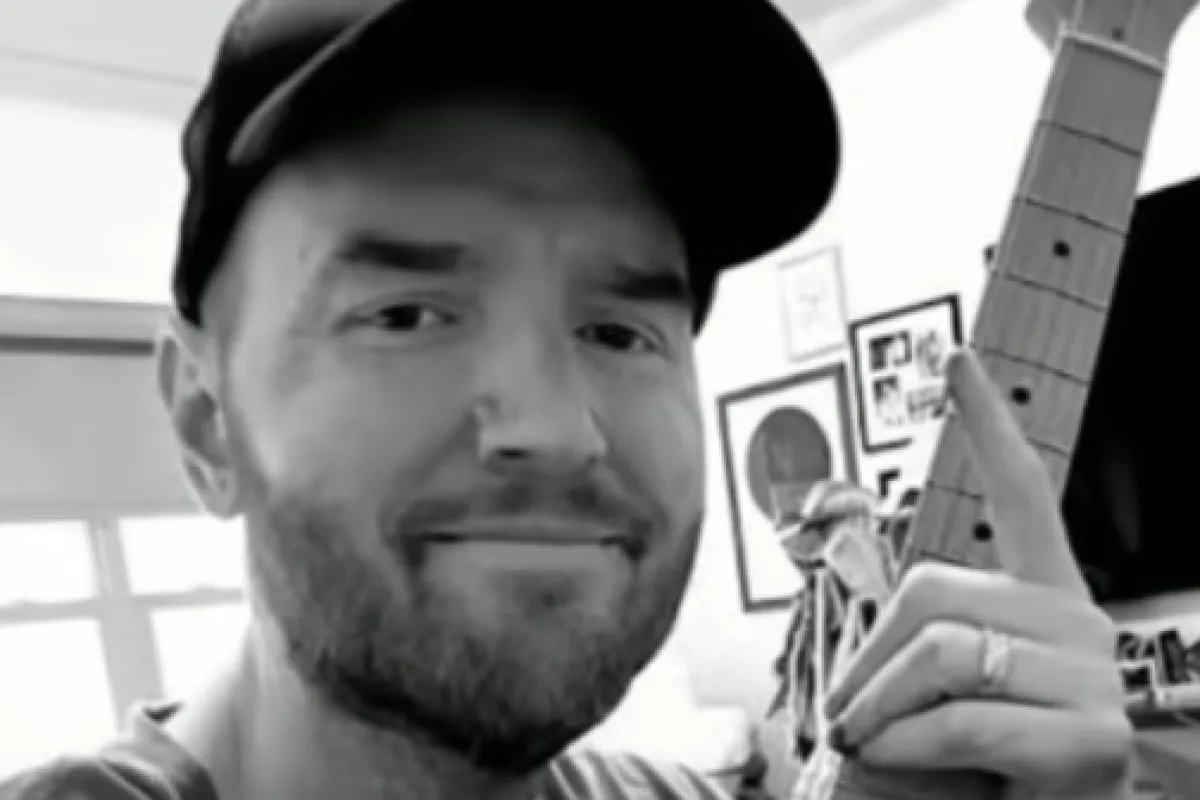 Kabar Duka Dunia Musik: Gitaris New Found Glory, Chad Gilbert, Tutup Usia di 45 Tahun Usai Perjuangan Panjang Melawan Kanker Langka