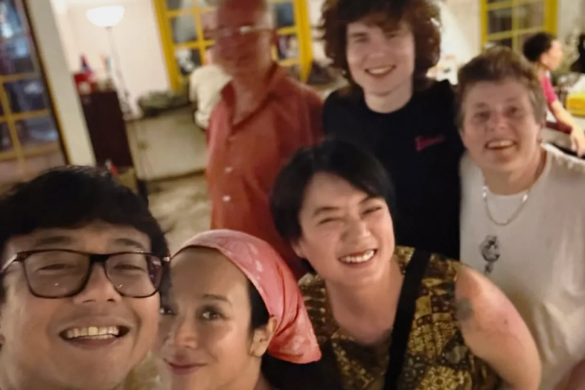 Kisah Cinta Leony Vitria dan Charles Seaman: Dari Mantan Penyanyi Cilik hingga Lamaran Romantis Berbalut Tradisi Keluarga
