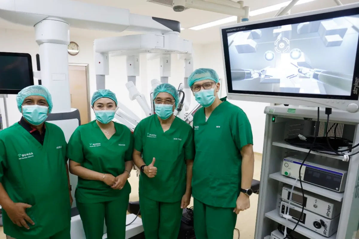 Cerita dari dr. Sita Ayu Arumi, SpOG, M.Sc. (Humrepro), FESICOG, MIGS Dokter perempuan pertama di tim bedah robotik Indonesia