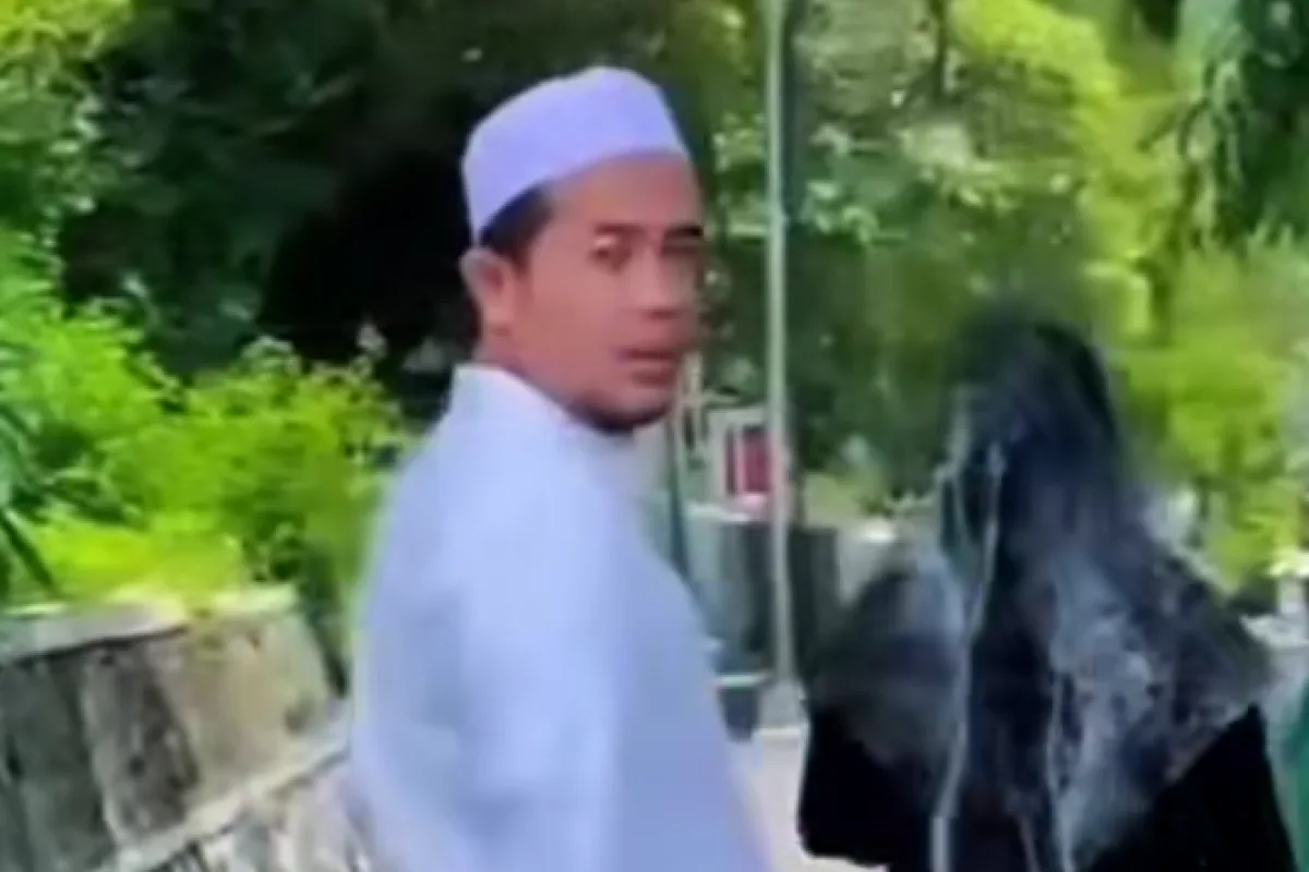 Wafatnya KH Ahmad Fudholi: Kronologi Kecelakaan Maut di Tol Tangerang-Merak hingga Prosesi Pemakaman yang Dibanjiri Ribuan Pelayat
