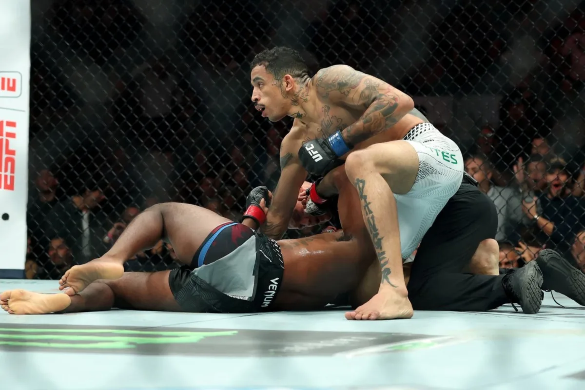 Profil Carlos Prates: Rekor 24-7, 19 KO, Penantang Anyar Gelar Welterweight UFC