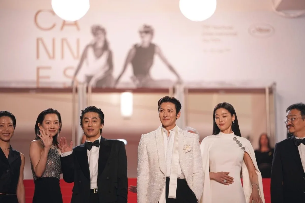 Cannes Beri Standing Ovation untuk Film Zombie Korea ‘Colony’