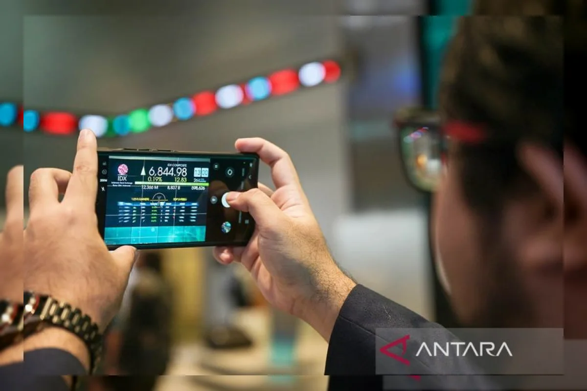 IHSG Ditutup Melemah, Investor Beralih ke Aset Aman