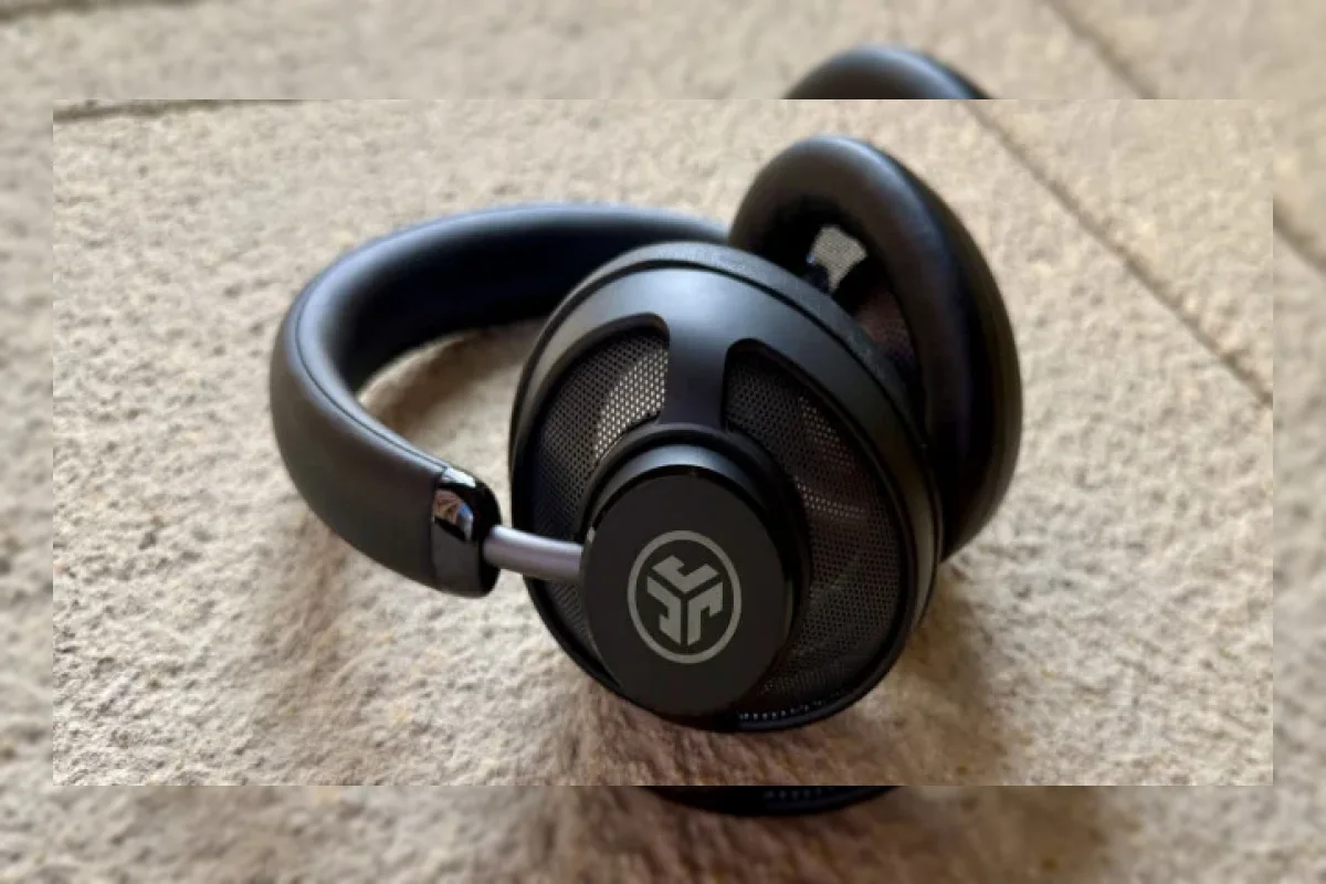 Review JLab JBuds Open Wireless: Inovasi yang Berisiko?