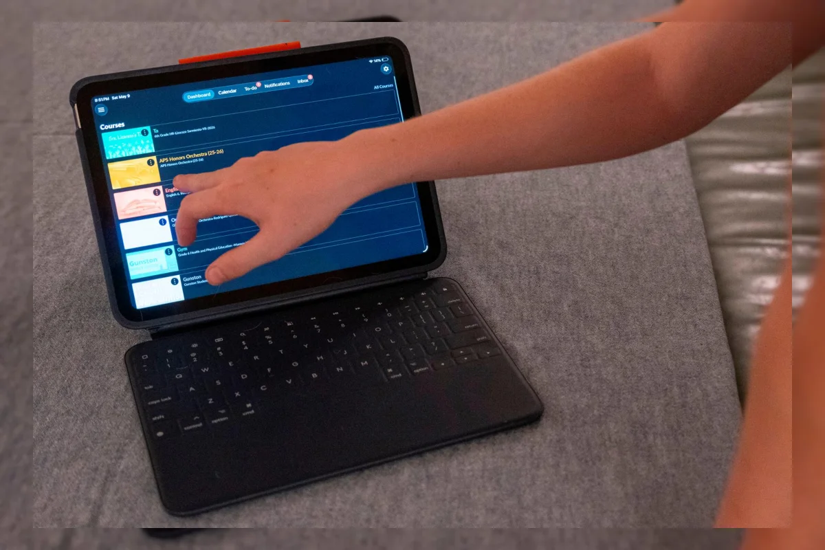 Gelombang Baru: Sekolah AS Mulai Batasi Penggunaan Gadget di Kelas