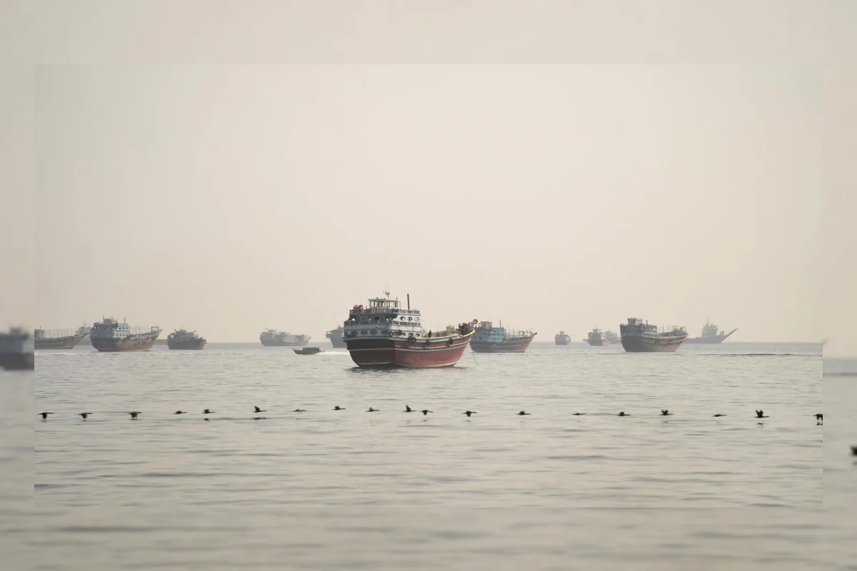 Iran Ancam Targetkan Semua Kapal yang Melintasi Selat Hormuz