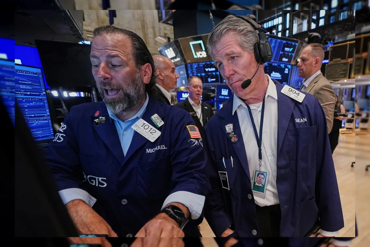 Dow Cetak Rekor Tertinggi, Nasdaq dan S&P 500 Melemah