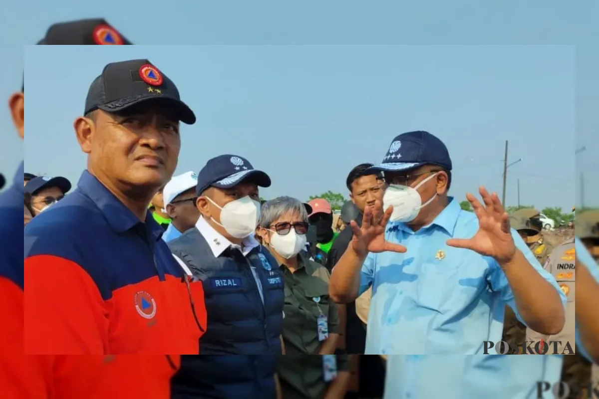Menteri LH Tinjau Pemadaman TPA Jatiwaringin, Titik Api Tersisa 3,6 Persen