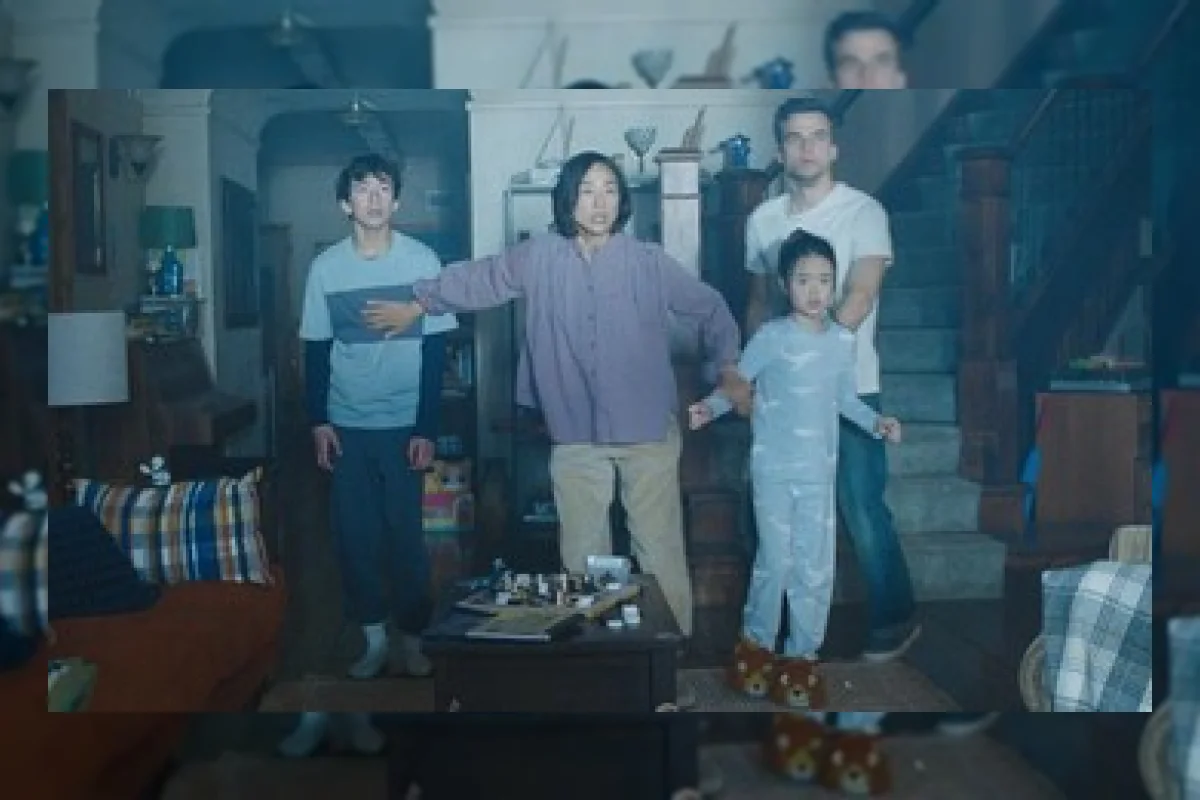 Sinopsis The Last House: Keluarga Terjebak di Rumah Selama Ribuan Hari