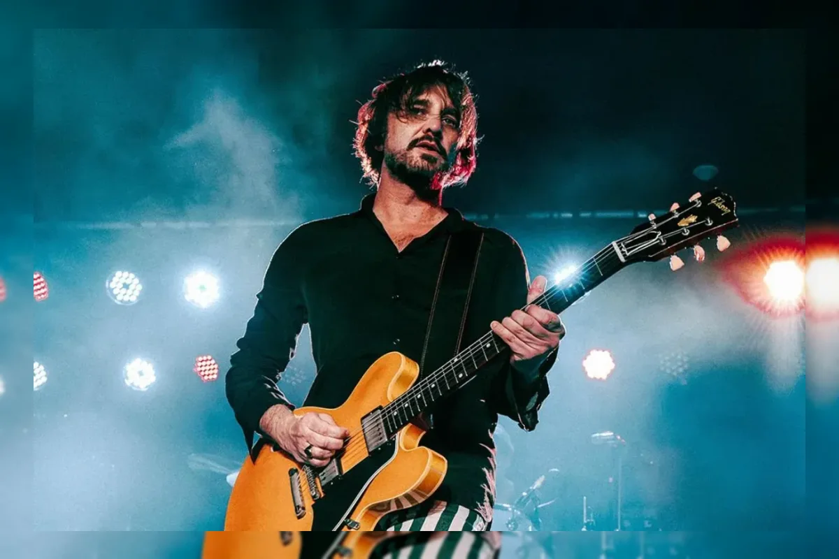 Siapa Nic Cester? Vokalis JET yang Dipeluk Aldi Taher Saat Konser