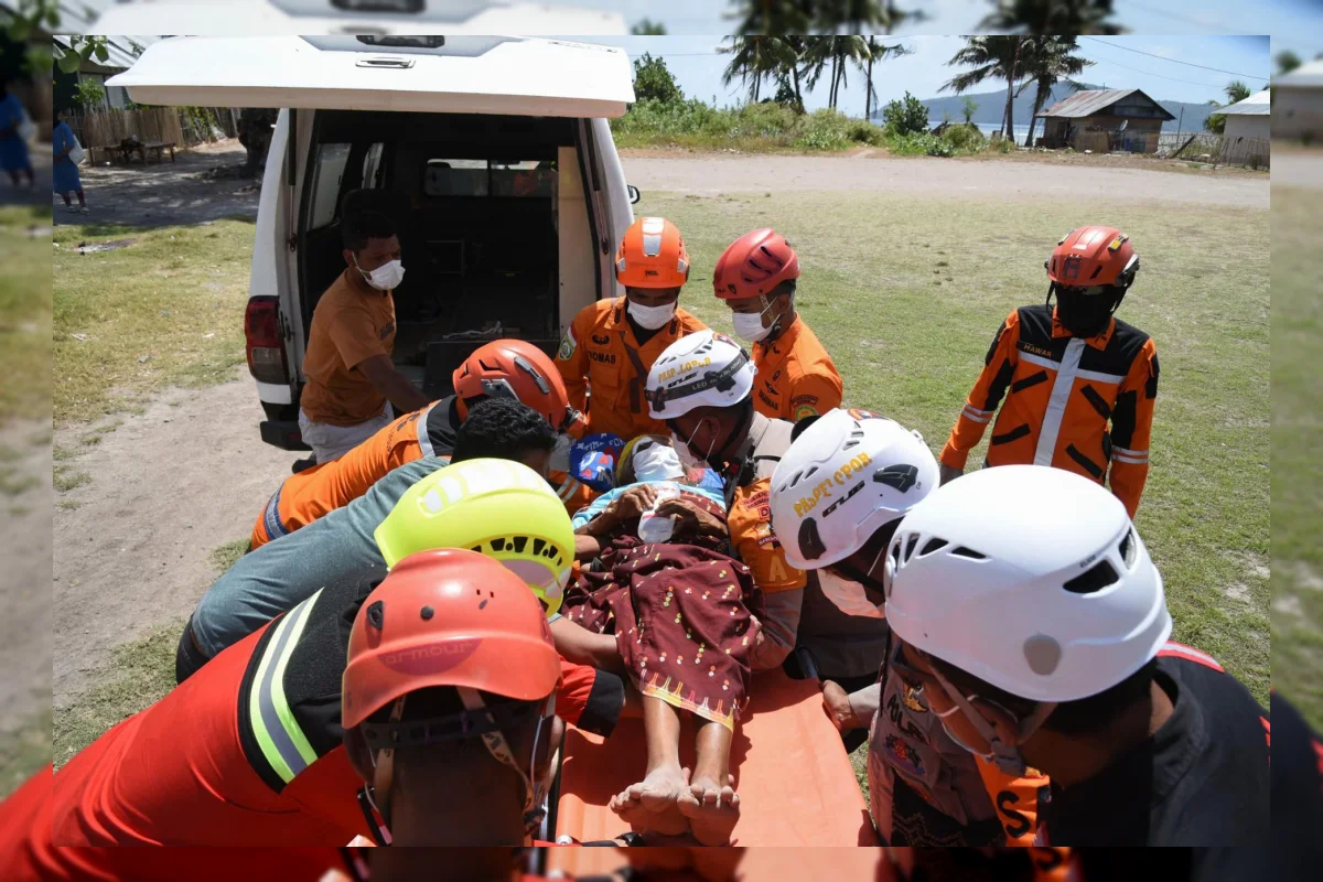 Wanita 84 Tahun Ditemukan Hidup di Reruntuhan Rumah Tiga Hari Setelah Gempa Flores