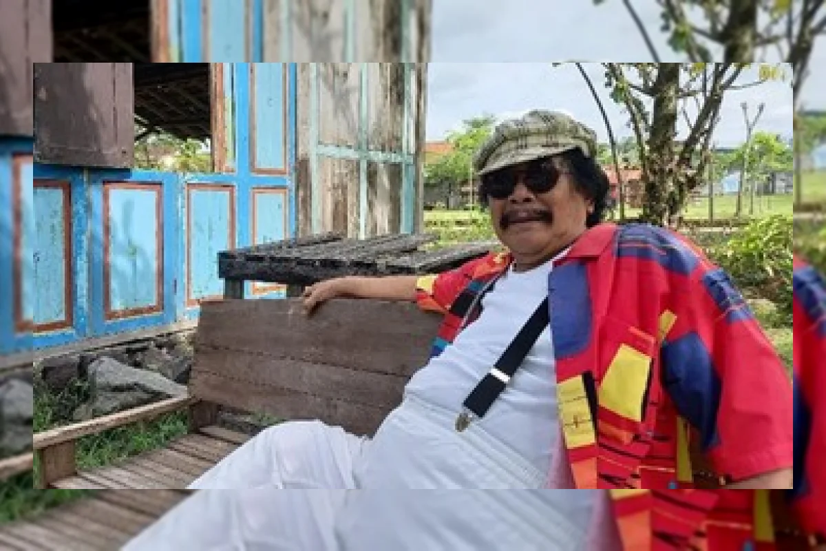 Jaja Mihardja dan Irfan Hakim di panggung drama musikal