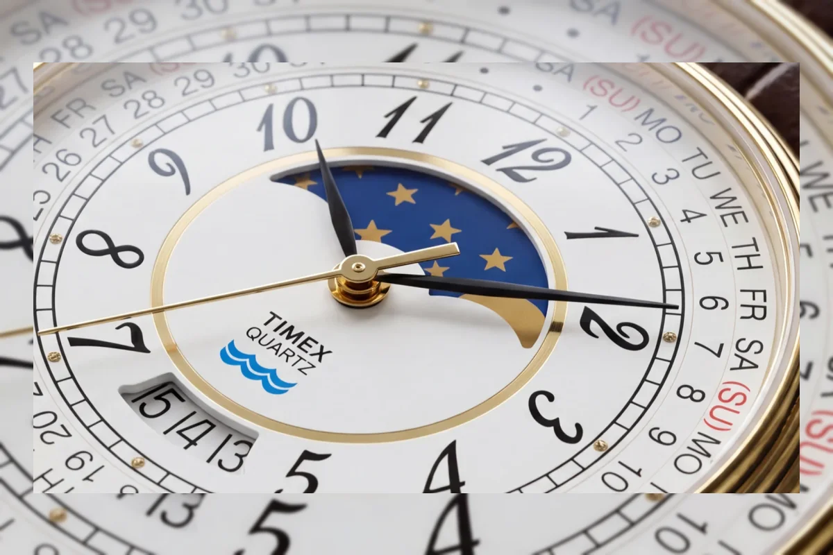 Jam tangan Timex Moon Phase and Calendar Dial dengan casing emas