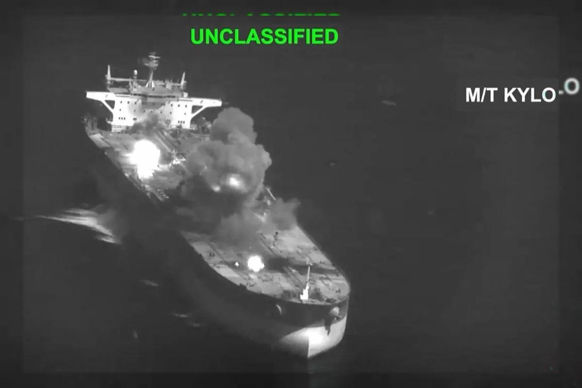 Kapal tanker minyak Iran di Selat Hormuz