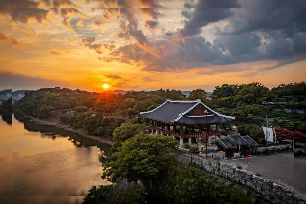 Paviliun Chokseongnu dan Sungai Nam di Jinju