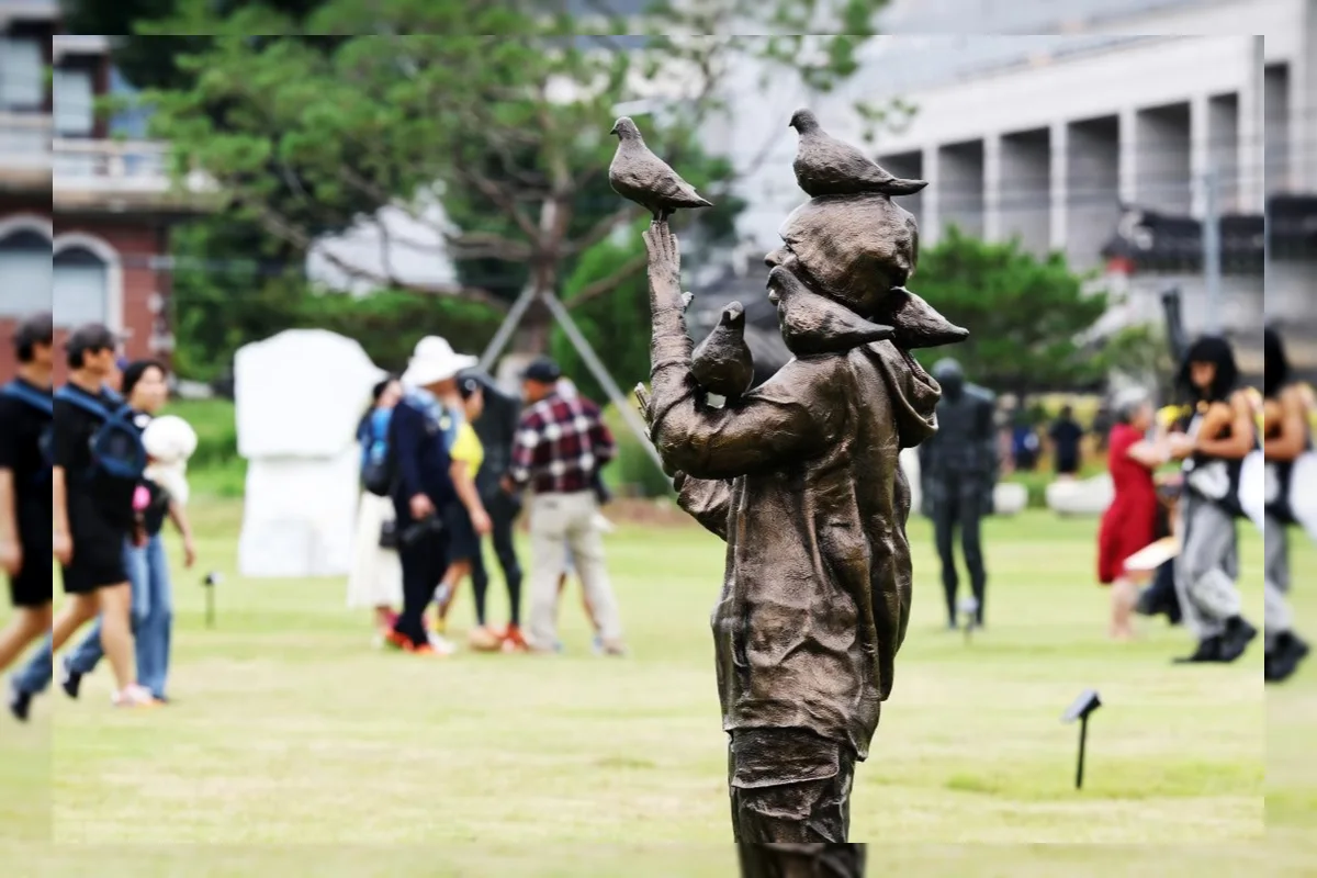 Suasana konser musik tradisional Korea di K-Heritage Garden, Seoul Forest