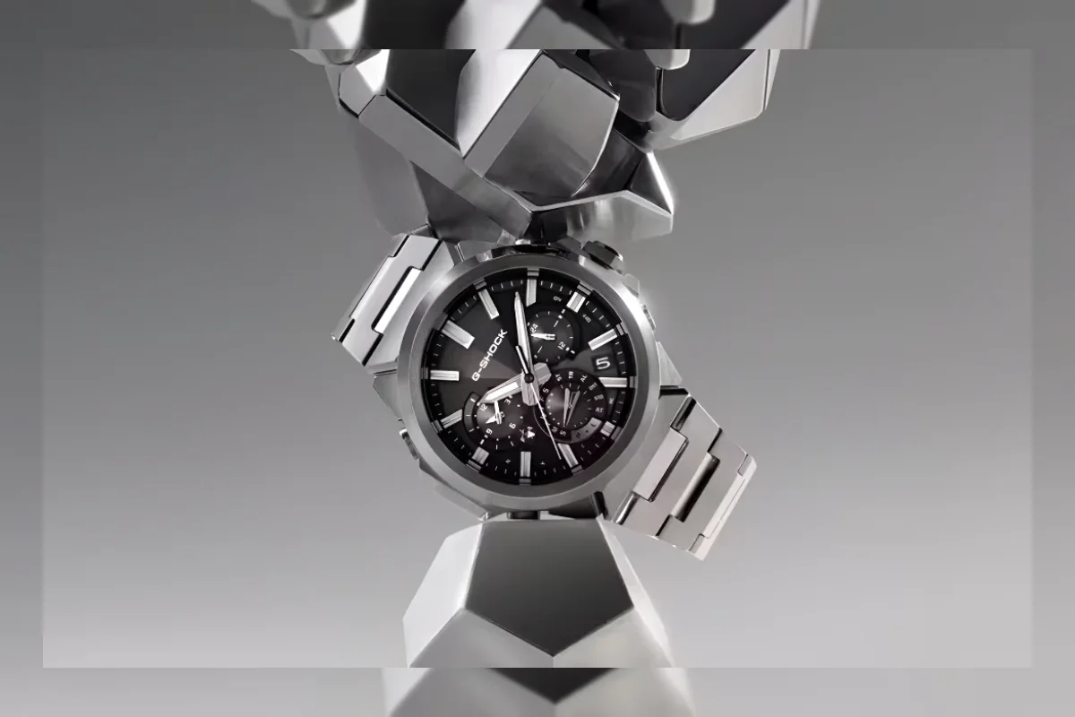Jam tangan Casio G-Steel GST-W1000 dengan desain baja ramping