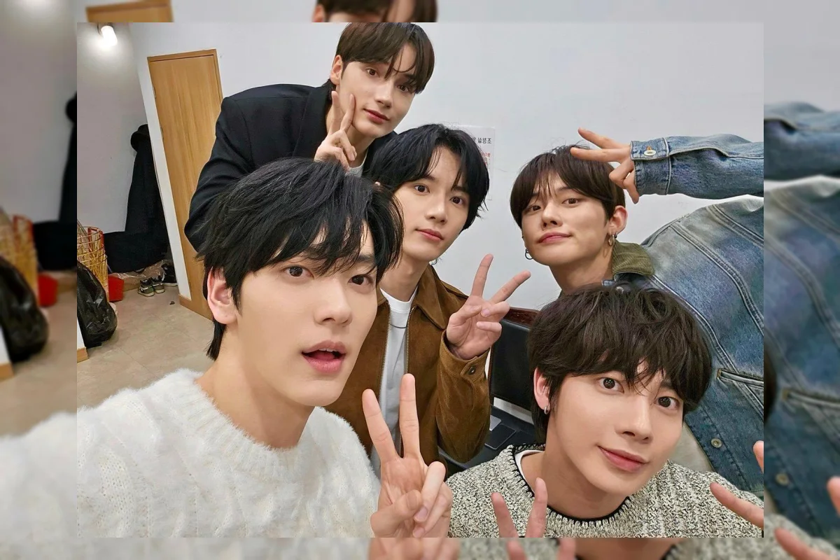 Grup K-pop Tomorrow X Together (TXT) saat tampil di atas panggung