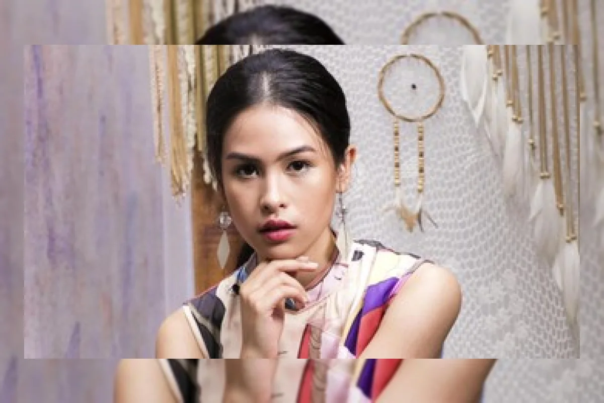 Maudy Ayunda saat menyampaikan permohonan maaf terkait video mindfulness