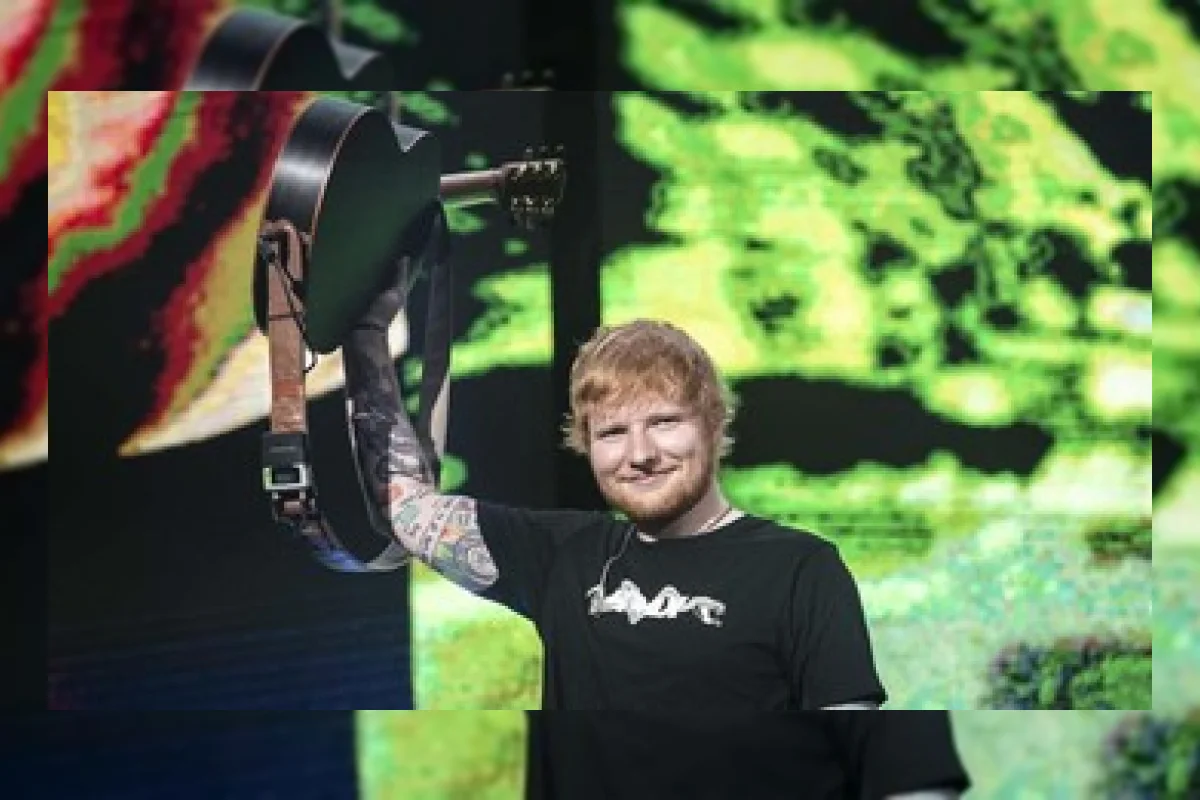 Ed Sheeran saat tampil di atas panggung konser