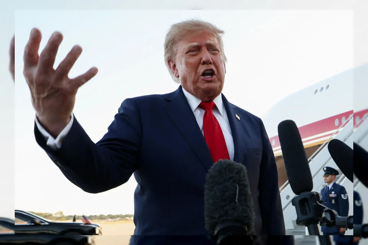Presiden AS Donald Trump berbicara kepada wartawan saat tiba di Bandara Internasional Charlotte Douglas