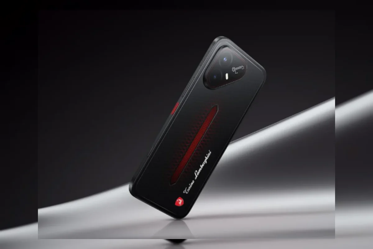 TECNO POVA 8 Pro 5G Tonino Lamborghini Limited Edition dengan desain hitam merah