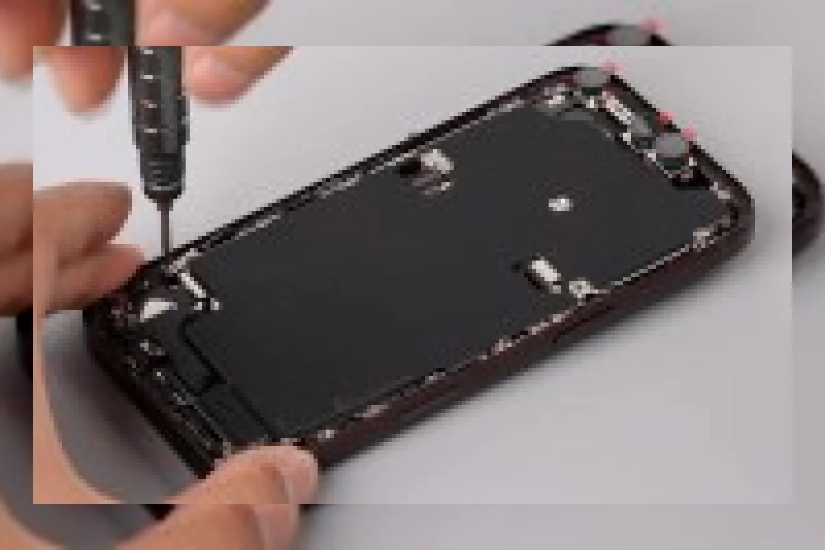 Ilustrasi bongkar pasang iPhone 18 Pro