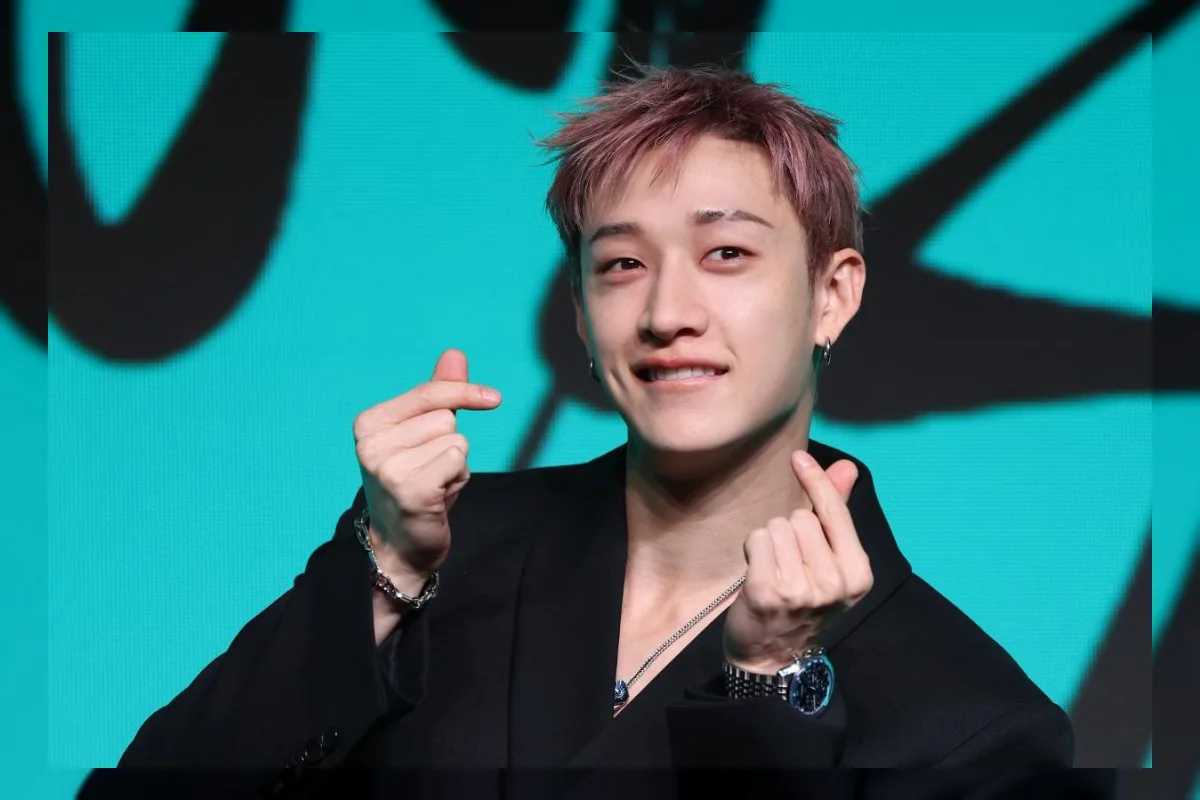 Bang Chan Stray Kids saat tampil di showcase media