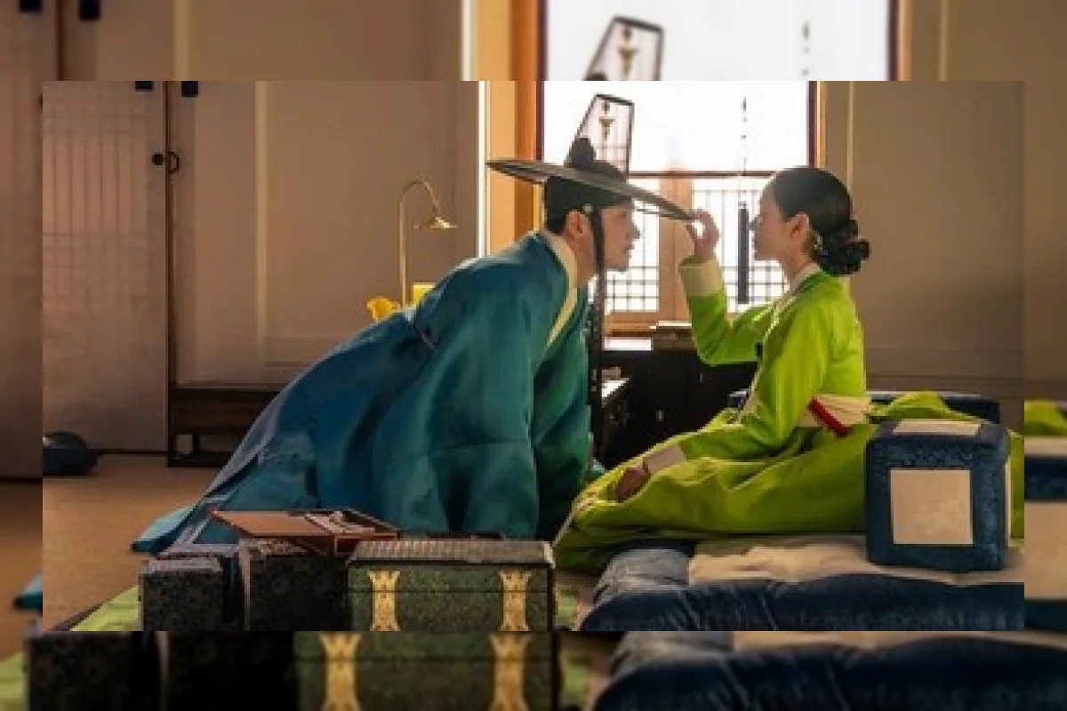 Son Ye-jin, Ji Chang-wook, dan Nana dalam drama The Scandal