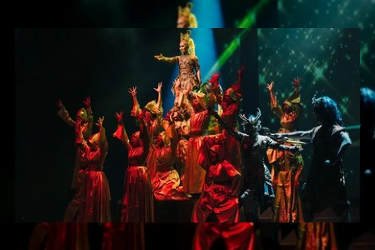 Pertunjukan drayang Kijang Kencana memadukan wayang kulit dan drama musikal di panggung teater