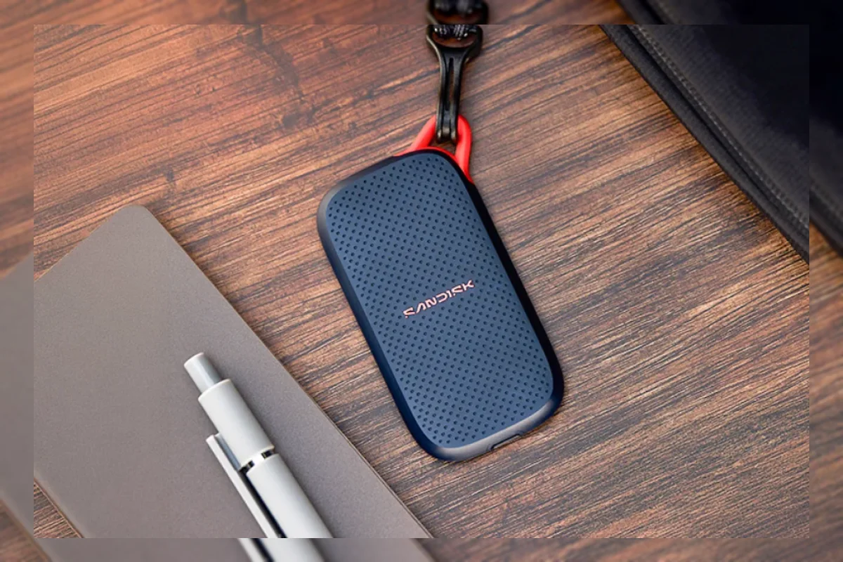 SSD portabel SanDisk E31 dengan konektor USB-C