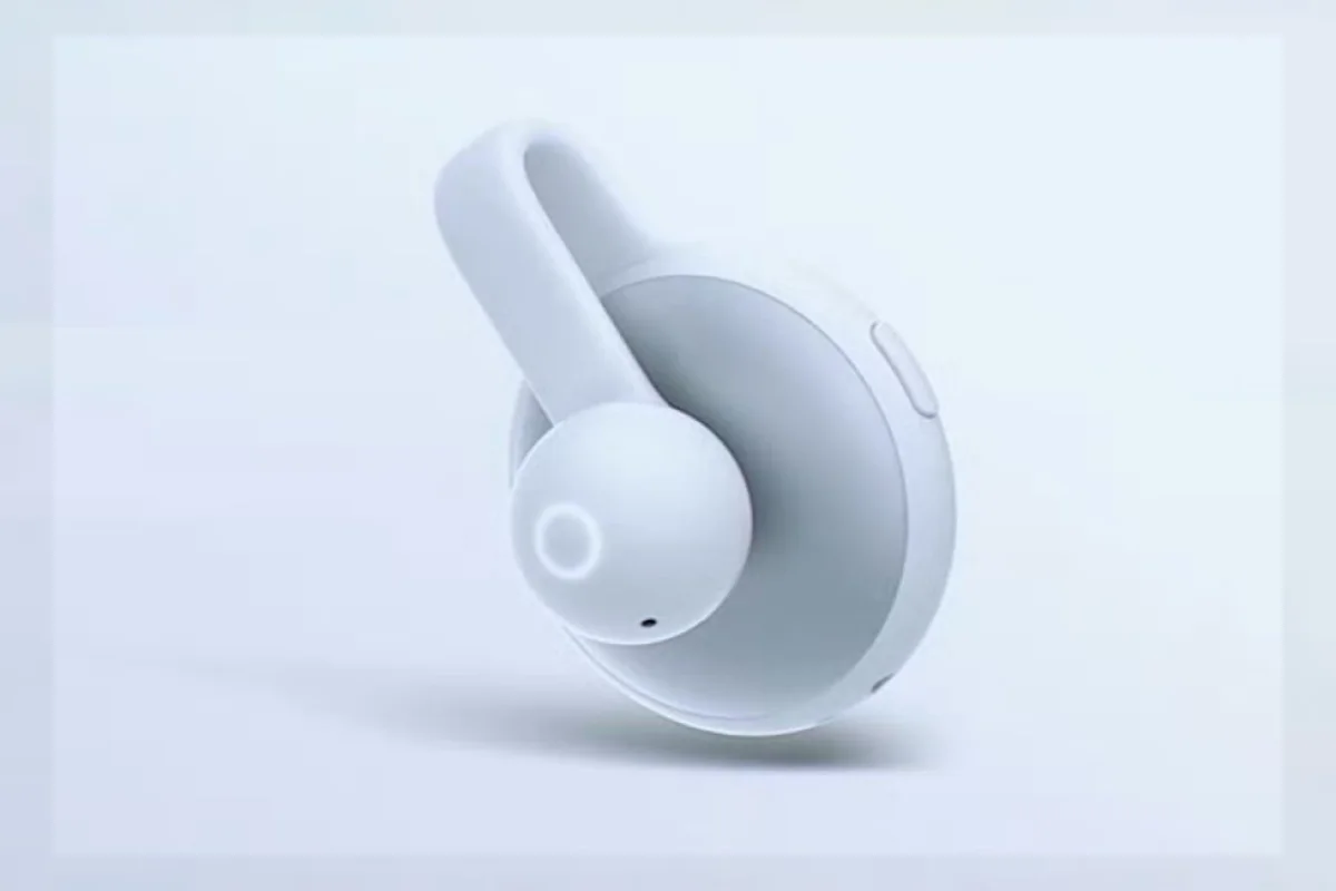 Perangkat wearable Oppo AI Heart Ball berukuran kecil dengan klip