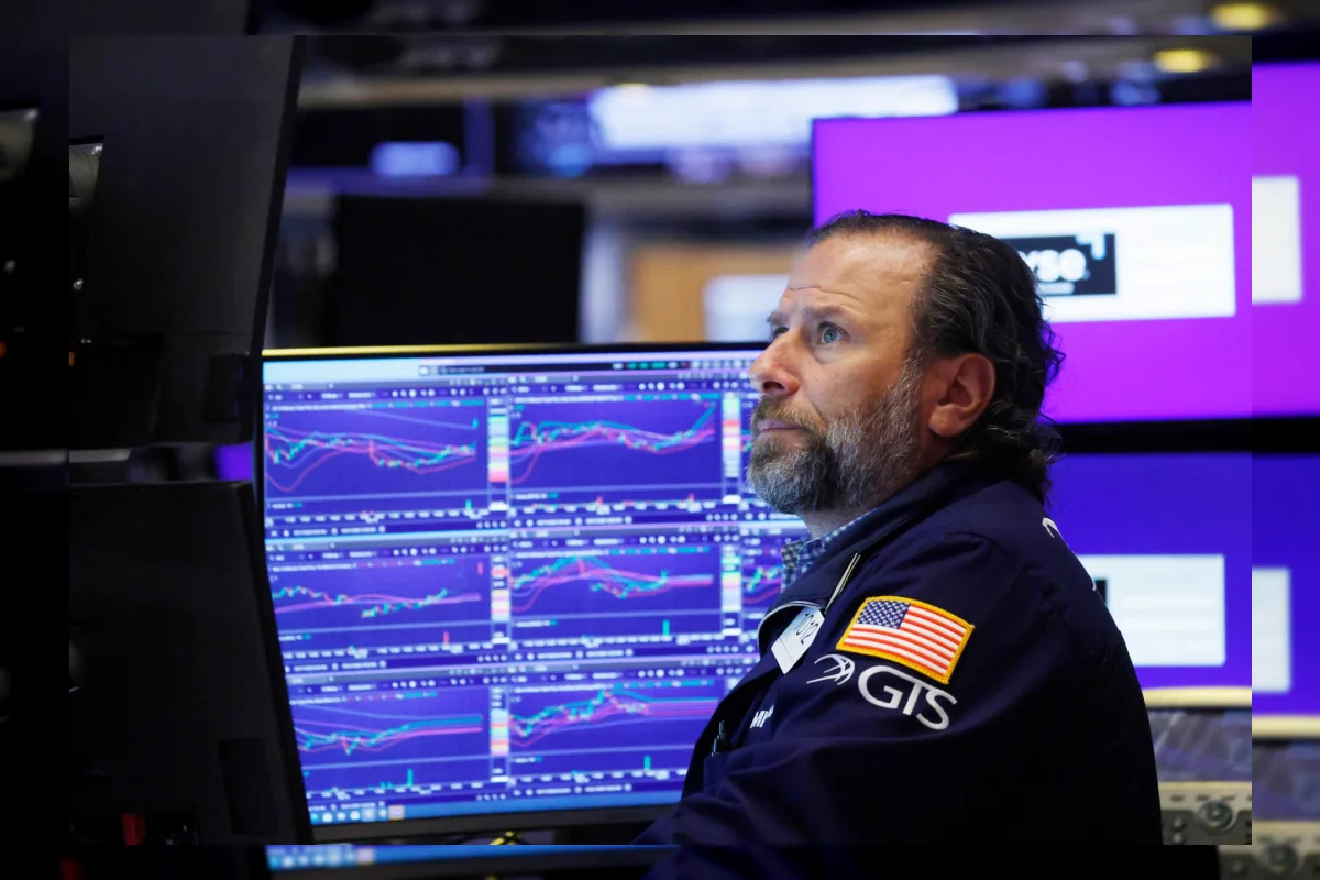 Wall Street Bertahan di Dekat Rekor, Brent Sempat di Bawah 98 Dolar