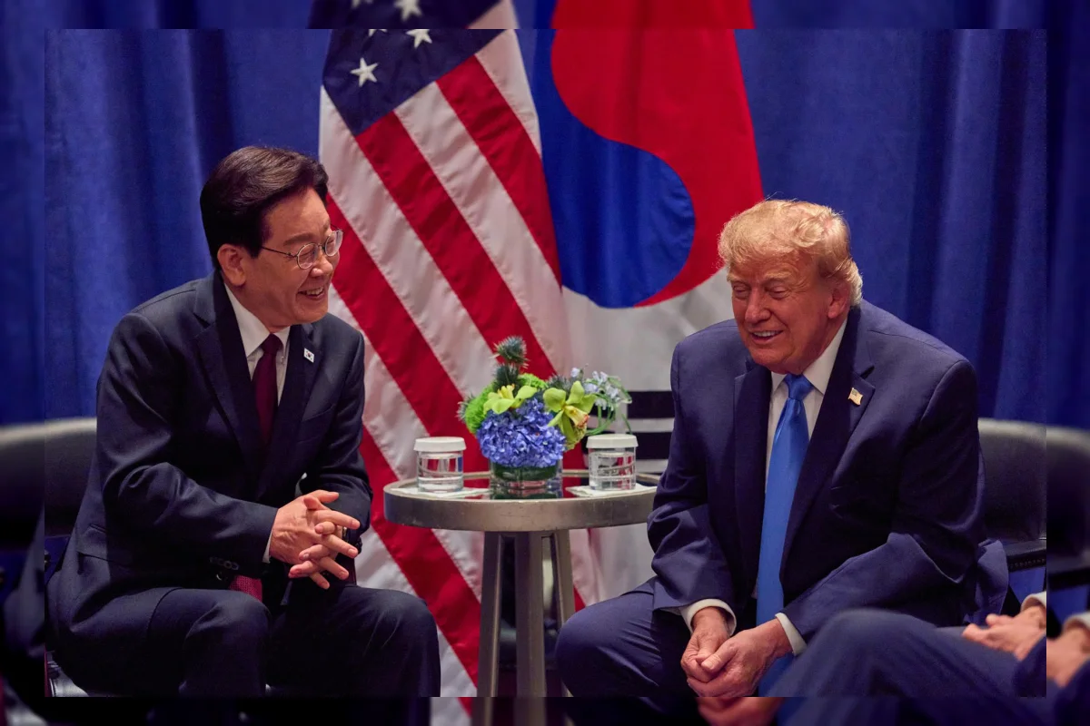 Presiden Korea Selatan Lee Jae Myung dan Presiden Amerika Serikat Donald Trump dalam pertemuan di sela Sidang Umum PBB di New York