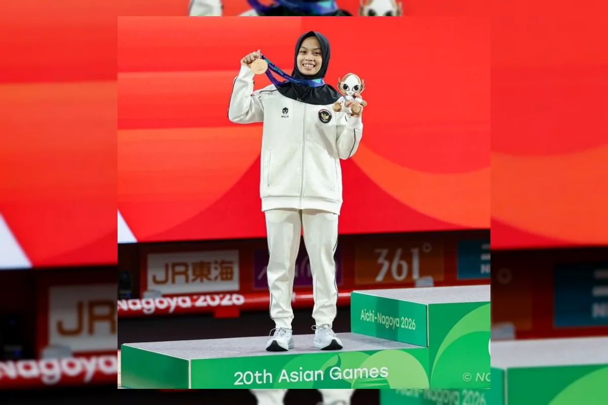 Lifter putri Indonesia Luluk Diana Tri Wijayana saat bertanding di Asian Games 2026