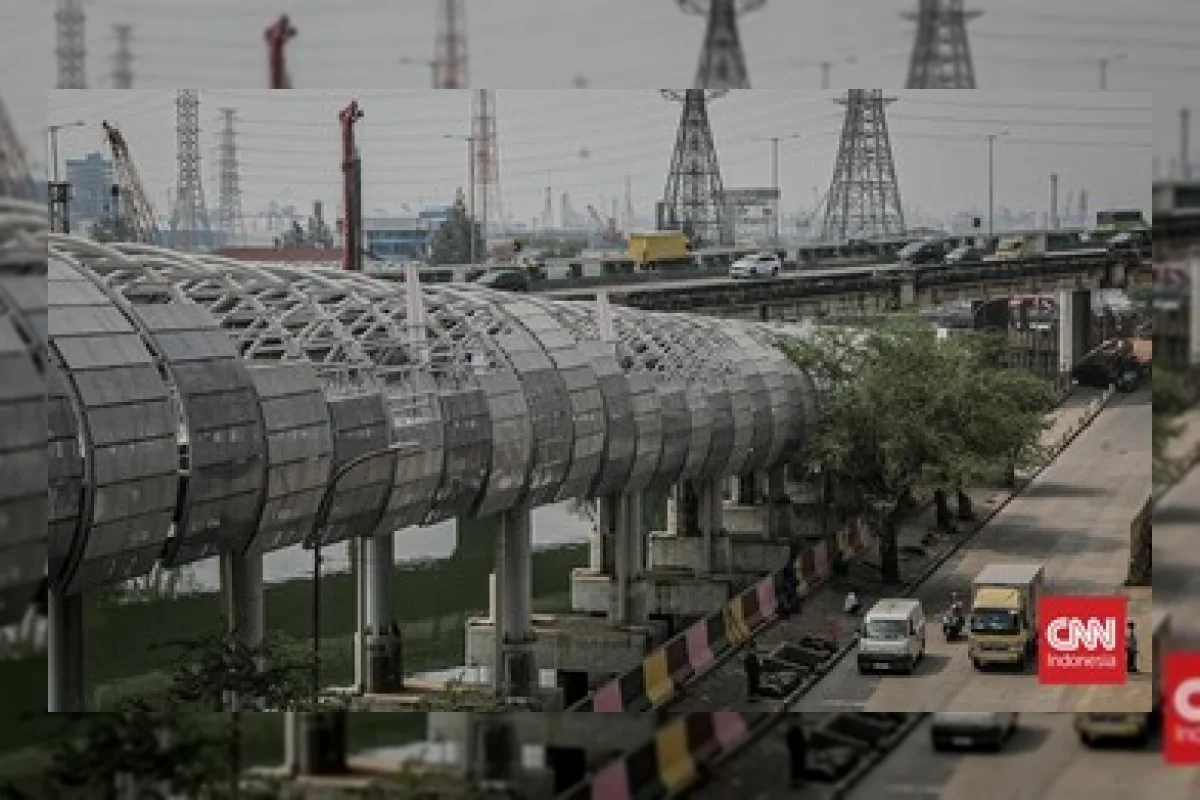 Suasana kawasan Jakarta International Stadium yang menjadi lokasi konser The Weeknd