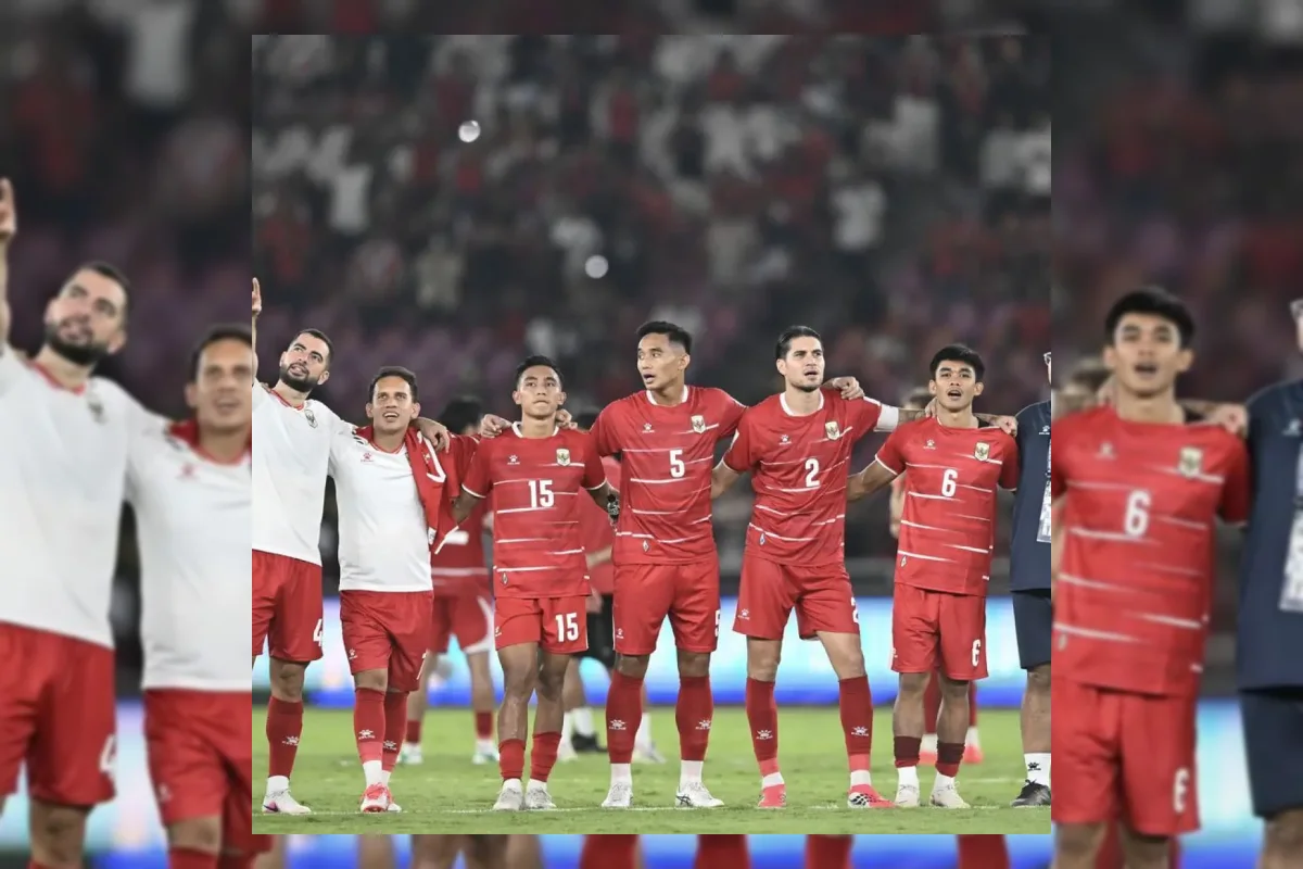 Pelatih Timnas Indonesia John Herdman memberikan instruksi kepada pemain di ASEAN Cup 2026