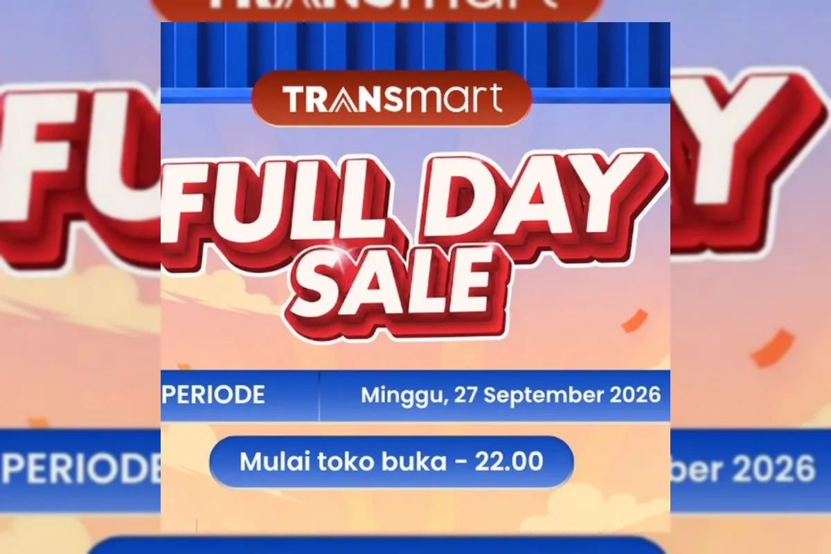 Suasana gerai Transmart dengan promo Full Day Sale