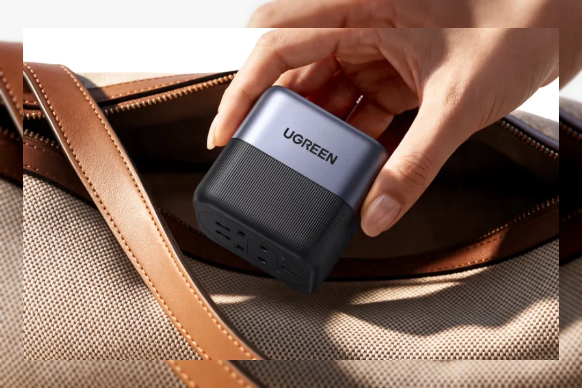 Adaptor travel Ugreen 65W dengan colokan berputar 360 derajat