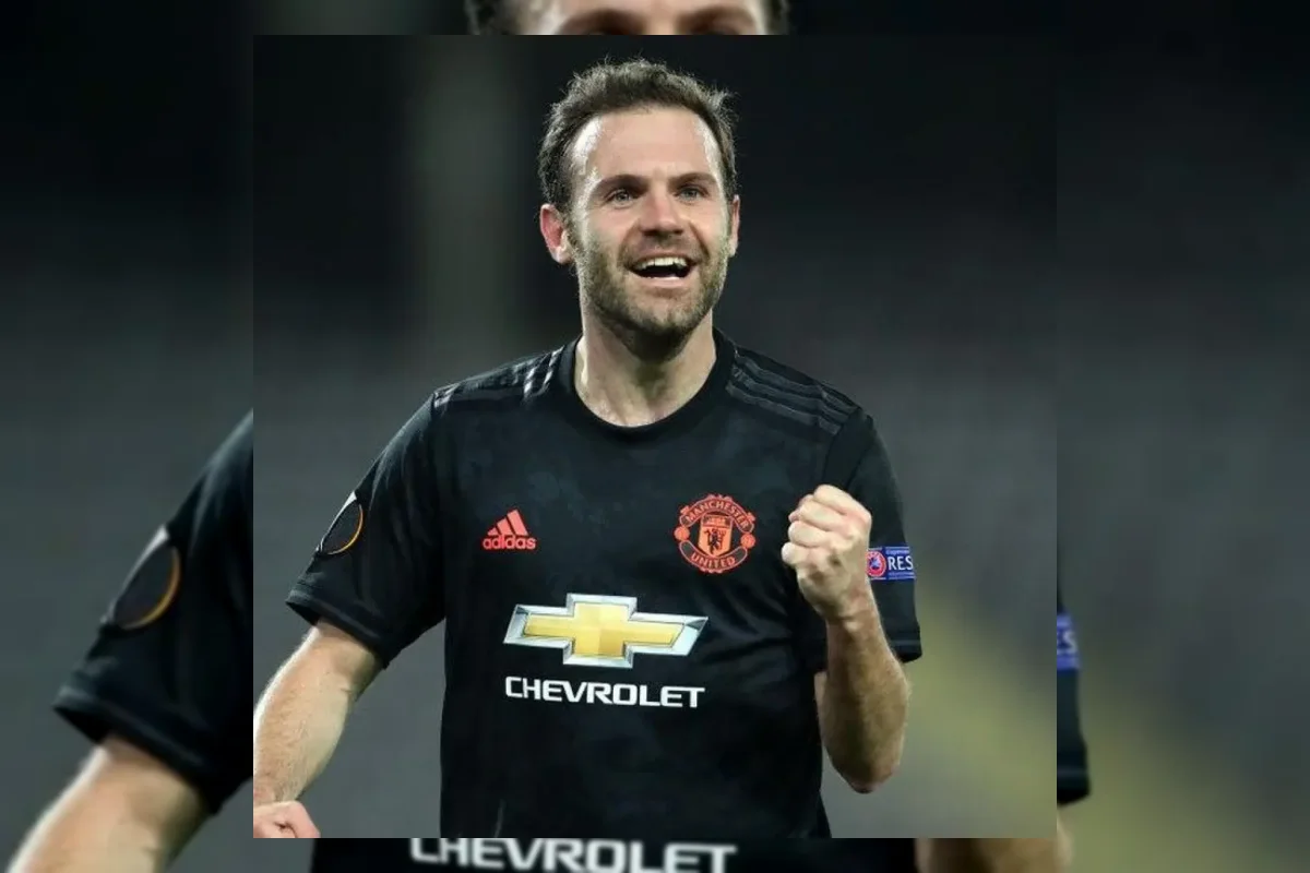 Juan Mata saat membela Manchester United di ajang Premier League
