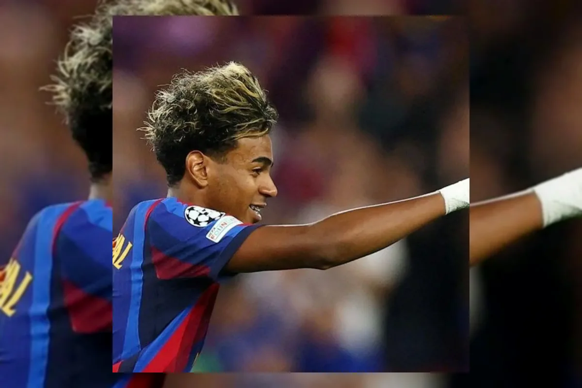 Lamine Yamal bermain sepakbola untuk Barcelona dan Spanyol