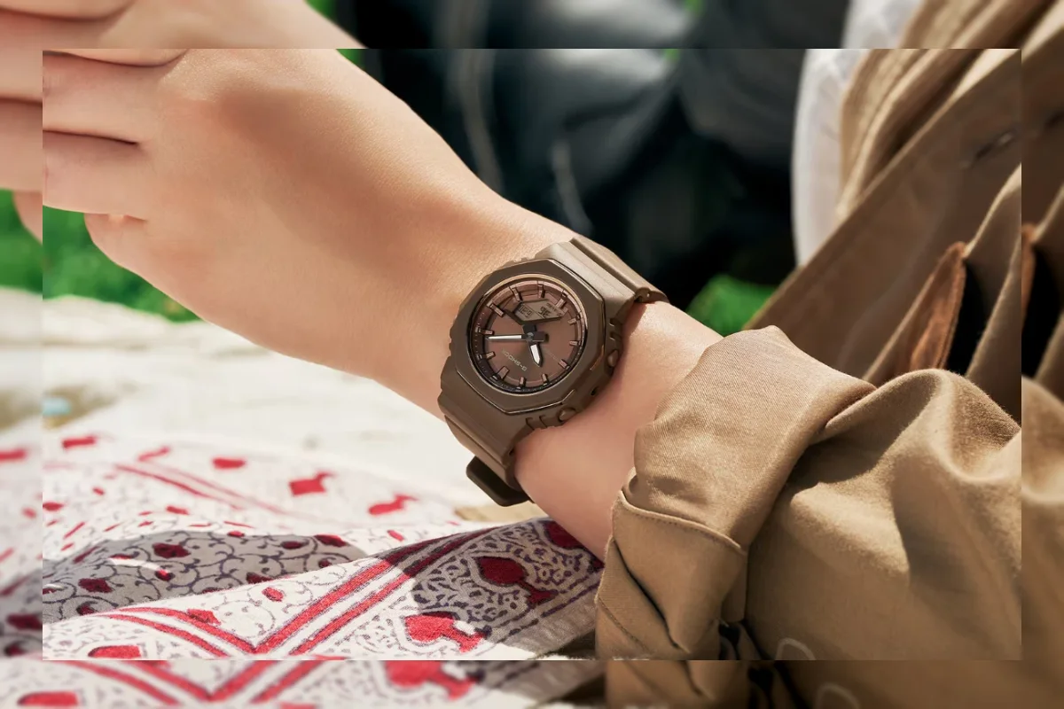 Jam Casio G-Shock GMA-P2110B kompak warna hitam dan cokelat
