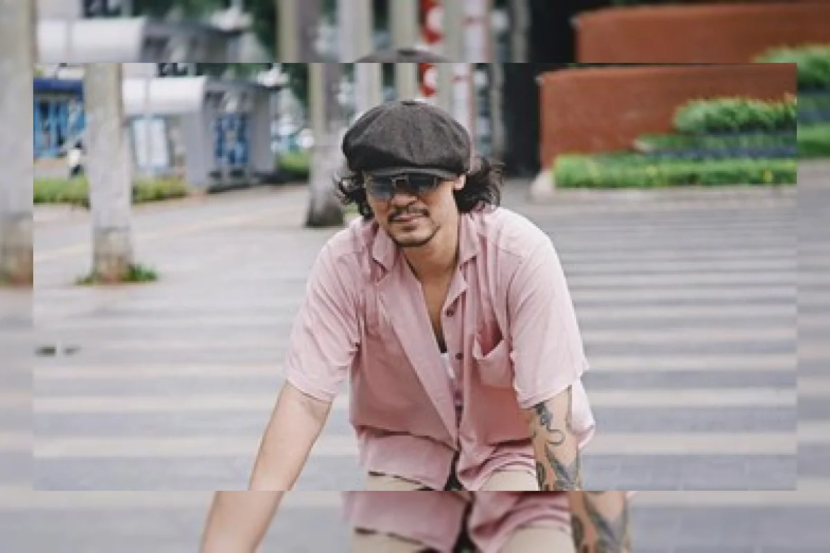 Vincent Rompies menyamar sebagai kru gitar Sheila On 7 di Pestapora 2026