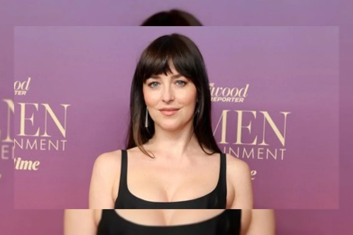 Dakota Johnson dan Taylor Swift dalam video klip Patient Zero