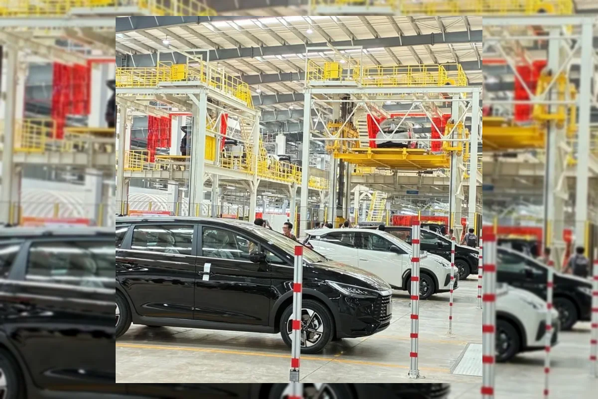 Ilustrasi kendaraan listrik dan komponen otomotif dalam negeri