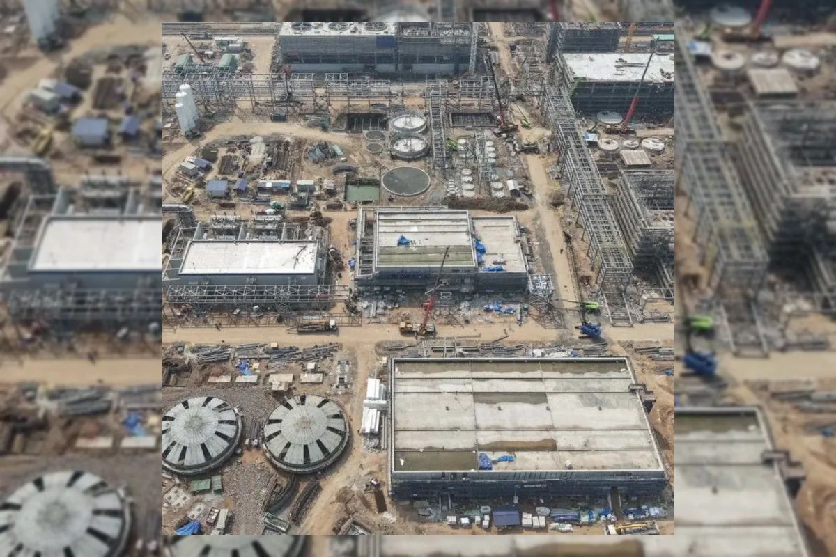Fasilitas produksi petrokimia Chandra Asri di Cilegon