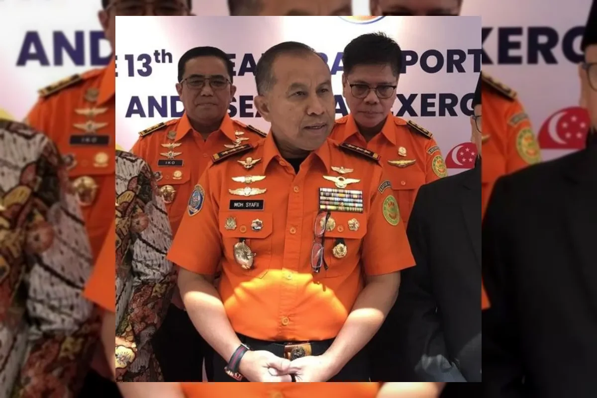 Ilustrasi kapal terbalik di laut