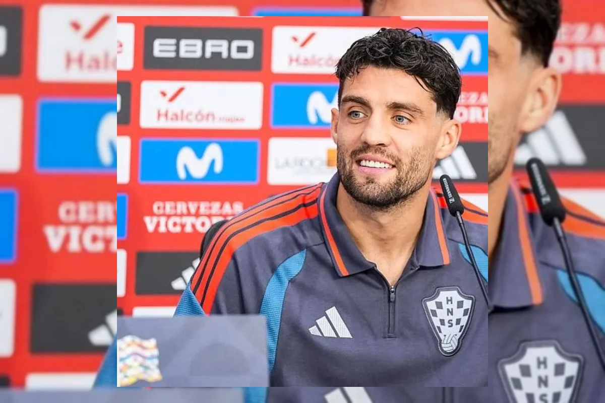 Pemain Kroasia dan Spanyol bersiap bertanding di Stadion Ramon Sanchez-Pizjuan, Sevilla