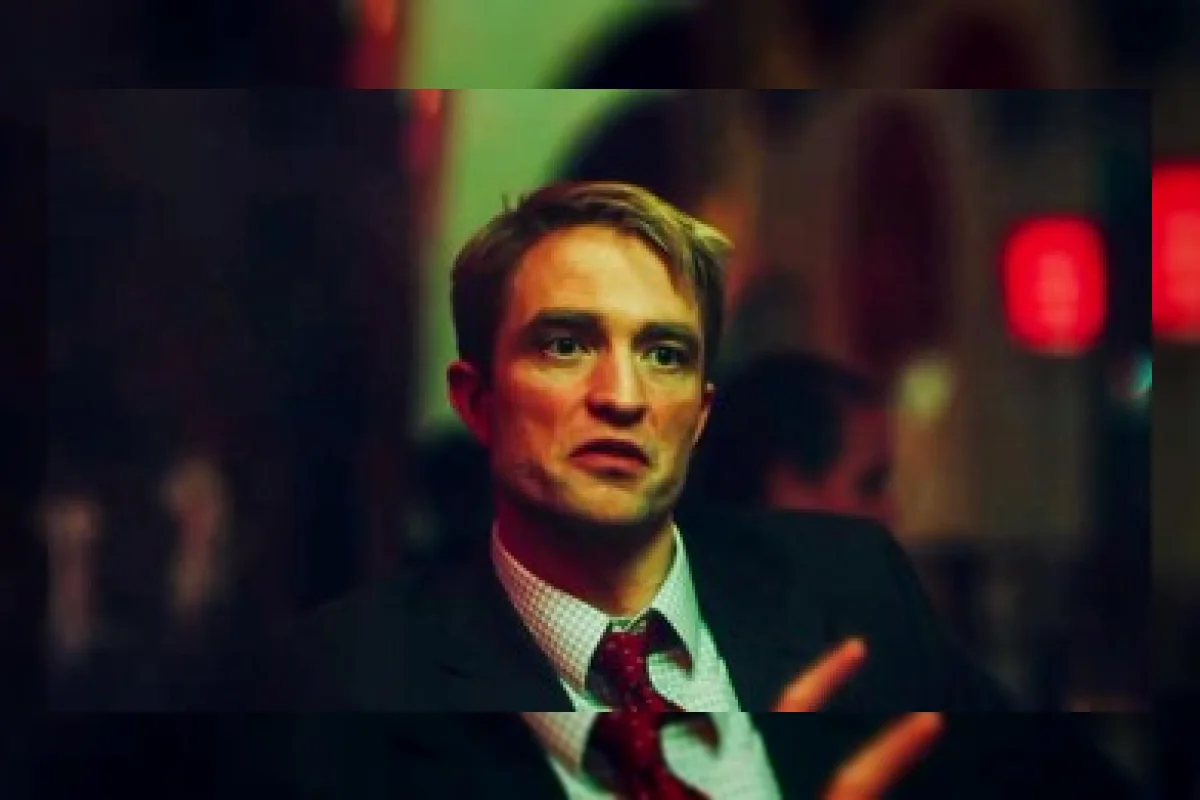 Chris Hansen dan Robert Pattinson dalam film Primetime