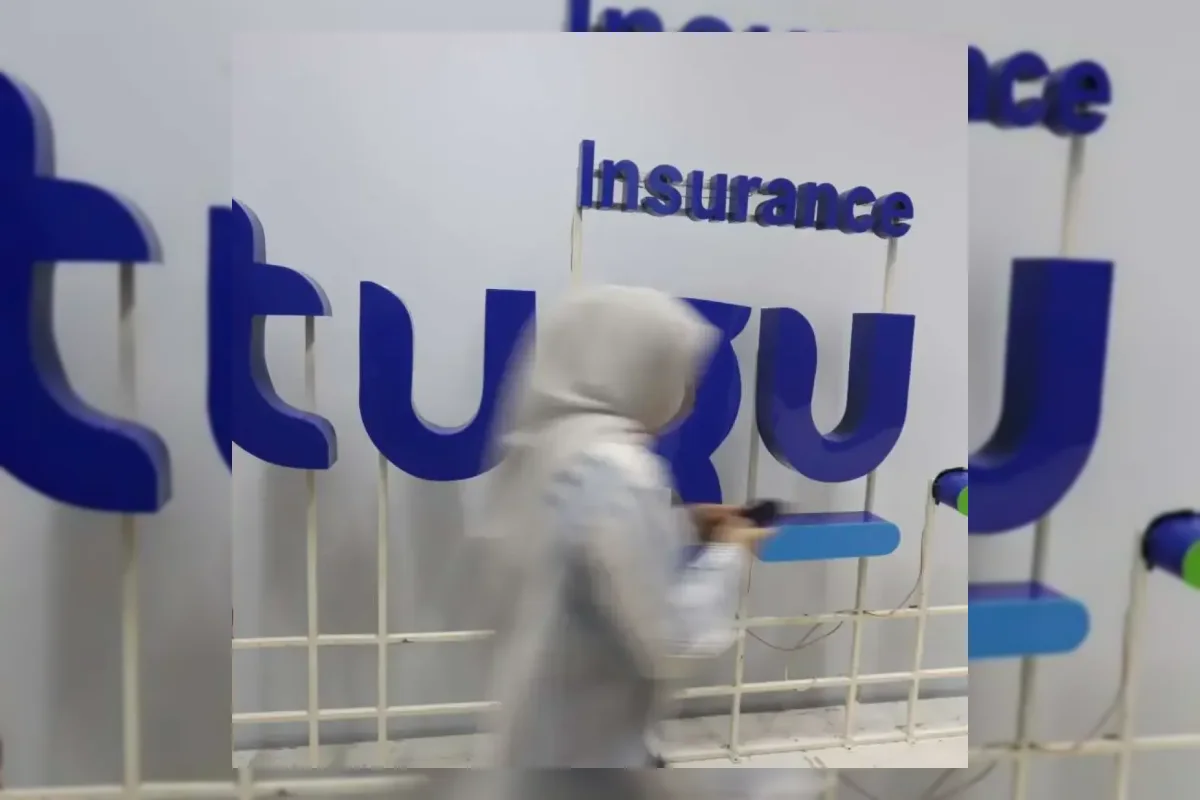 Ilustrasi gedung kantor asuransi dan dokumen RUPSLB Tugu Insurance